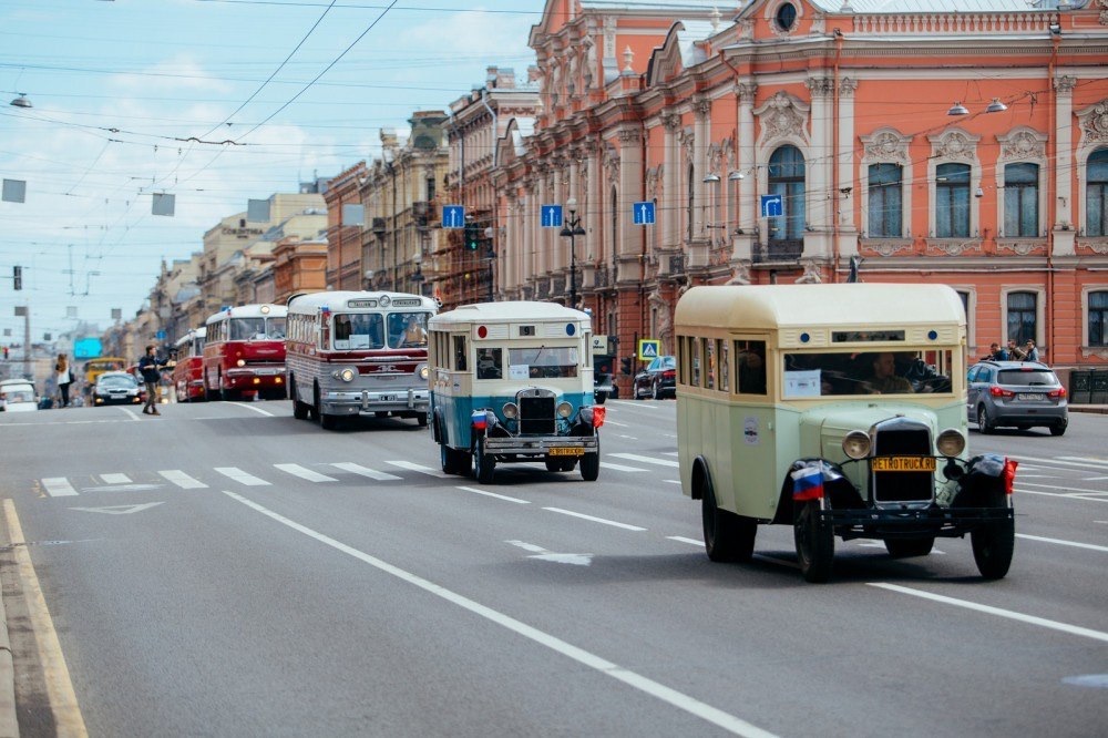 Индивидуальная ретро экскурсия по Петербургу